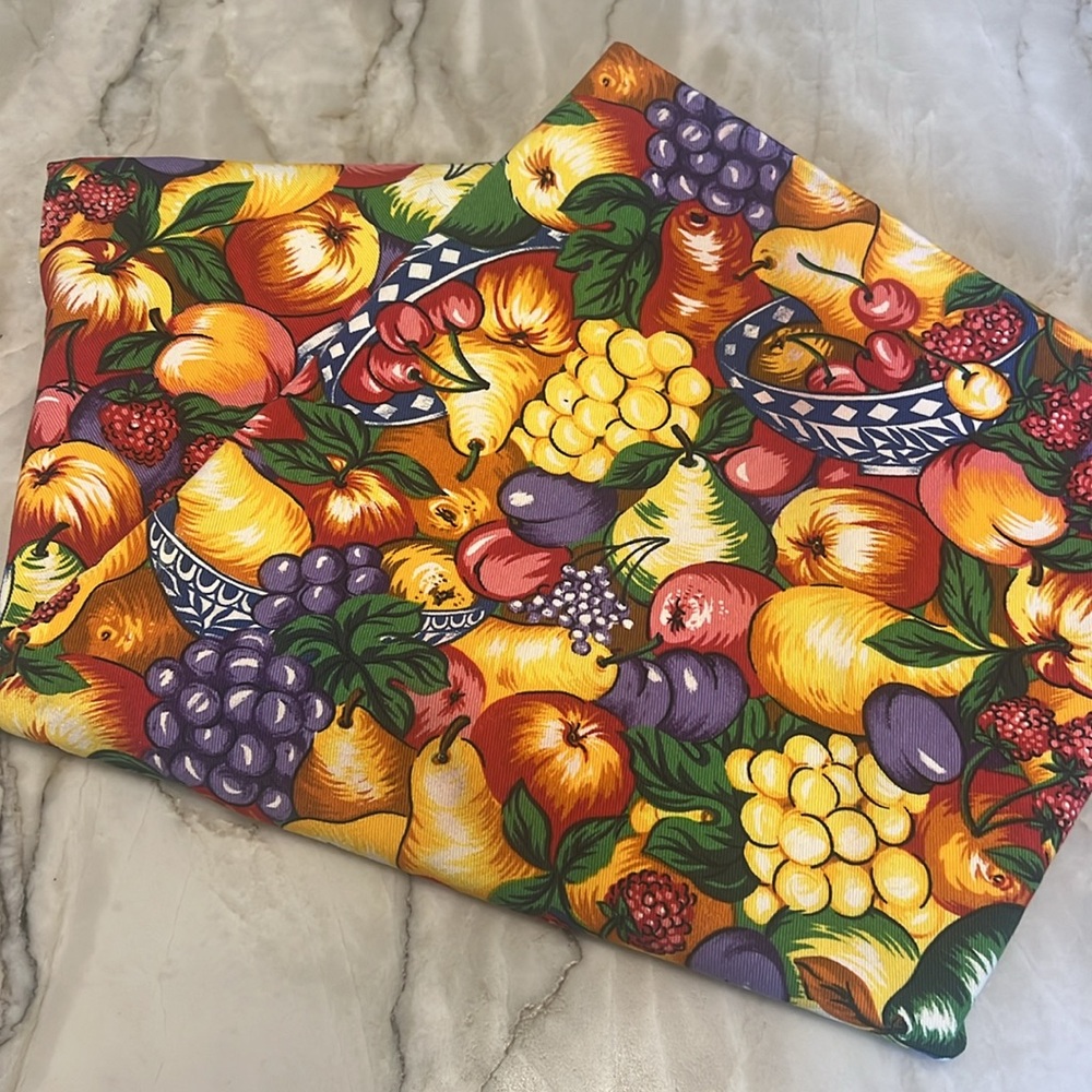 Gorgeous Vintage Tablecloth /Table Topper